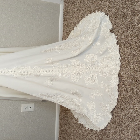 Essence of Australia D2457 white lace beaded sheer sleeveless wedding dress - Picture 7 of 15